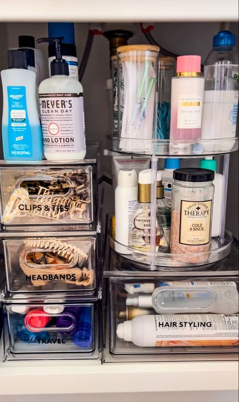 Dorm Bathroom Organization, Small Bathroom Organization Ideas, Under Bathroom Sink, Bathroom Organization Ideas, Bathroom Sink Organization, Bathroom Drawer Organization, Bathroom Counter Organization, Bathroom Storage Hacks, Dorm Bathroom