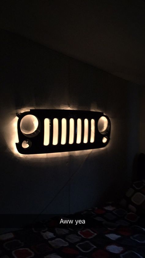 DIY jeep decorations Jeep Furniture, Jeep Home Decor, Car Inspired Room Decor, Jeep Diy Projects, Car Garage Ideas Man Caves, Jeep Decor, Auto Humor, Jeep Art, Diy Jeep