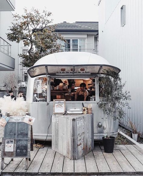 PPTD — aestatemagazine: Inspirations: Café  —  For more... Airstream Living, Coffee Trailer, Airstream Remodel, Airstream Interior, Airstream Renovation, Trailer Interior, Vintage Airstream, Airstream Trailers, Vintage Travel Trailers