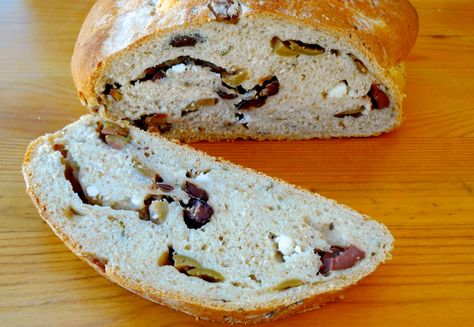 This bread is really something else; it can be a small meal, a snack, breakfast and an appetizer. Feta Bread Recipe, Feta Cheese Bread, Feta Bread, Mediterranean Diet Recipes Breakfast, Mediterranean Breakfast, Olive Bread, Easy Mediterranean Diet Recipes, Olive Recipes, Feta Recipes