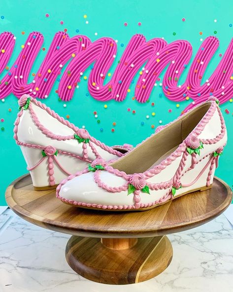 Shoe Bakery™ (@shoebakery) • Instagram photos and videos Cake Shoes, Foodie Wedding, Movie Nostalgia, Under The Sea Cake, Sea Cake, Sea Cakes, Cartoon Cake, Fake Cake, Fashion Attire