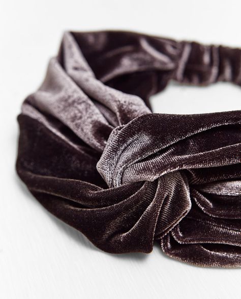 Turban Hairband, Kids Poncho Pattern, Turban Diy, Turban Headband Tutorial, Velvet Hairband, Headband Diy, Velvet Turban, Hair Tie Accessories, Mini Outfit