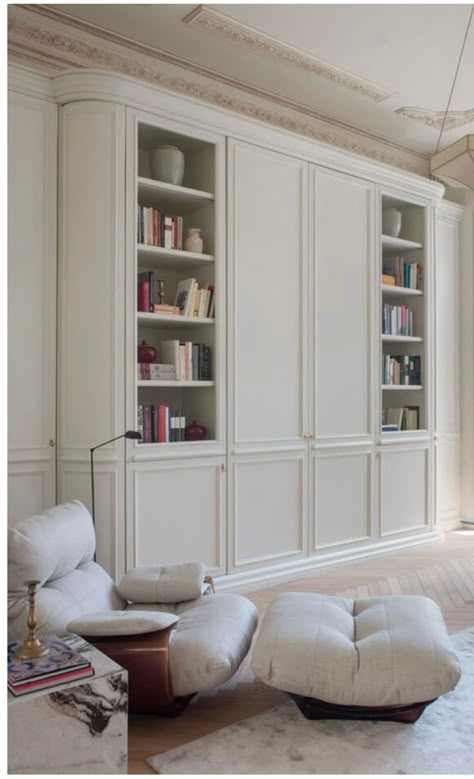 Living Room Built In Cabinets, Cheap Couches, Traditional Joinery, Living Room Built Ins, Parisian Interior, Joinery Design, Mario Bellini, Home Library Design, Built In Bookcase