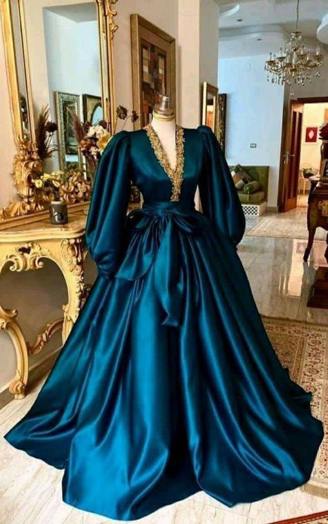 Bride Dress Simple, Dinner Dress Classy, Fancy Dresses Long, Women Dresses Classy, Modest Dresses Casual, Elegant Dresses Classy, African Fashion Women Clothing, Sleeves Designs For Dresses, Designer Dresses Casual