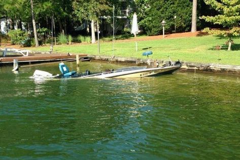 https://www.postfun.com/lol/hilarious-boating-fails/19/ Driving A Boat, Sunken Boats, Dock Of The Bay, Good Advertisements, Dry Land, Smooth Sailing, Power Boats, Among Us, Boating