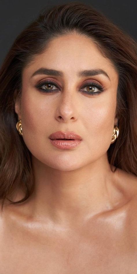 Kareena Kapoor Hairstyles, Deepika Padukone Makeup, Kareena Kapoor Photos, Kareena Kapoor Pics, Alia Bhatt Photoshoot, Beauty Face Women, Actor Picture, Kareena Kapoor, Her Eyes