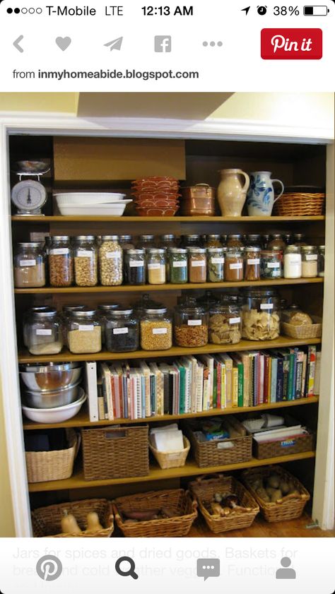 Storage Maki Aesthetic, Apothecary Shoppe, Apothecary Shop, Abide With Me, Beautiful Pantry, Pantry Inspiration, Herb Life, Canning 101, Herbal Health