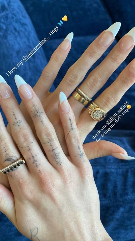 Side Hand Tattoos, Paris Tattoo, Paris Berelc, Small Girly Tattoos, Hand And Finger Tattoos, Like A Tattoo, Tattoos Love, Hand Tats, Petite Tattoos