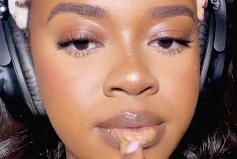 Concealer Lips Are the Latest ’00s Trend to Make a Comeback | Glamour Concealer On Lips, 2000s Beauty, Concealer Lips, Applying Concealer, Using Concealer, Lip Trends, Glamour Uk, Formula Cans, How To Apply Lipstick