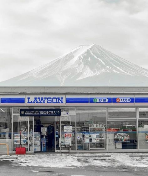 Japanese Winter Aesthetic, Japanese 7-11, Japan 7/11, Japan Moodboard, Japanese Winter, Family Mart, Japan Winter, Cat Portrait Painting, Japanese Shop