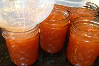 Peach Bourbon Jam, Vanilla Peach Jam, Pear Jam Recipe, Bourbon Jam, Jam Canning, Freezer Jam Recipes, Easy Jam, Pear Jam, Canning Recipe