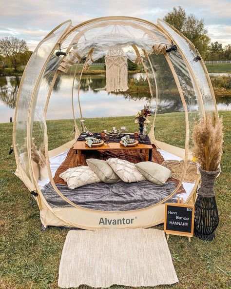 Bubble Picnic, Moroccan Patio Ideas, Picnic Set Up, Luxury Picnic Business, Luxury Picnic Setup, Picnic Luxury, Picnic Winter, Picnic Romantic, Moroccan Patio