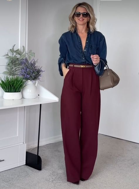 Burgundy Pants Outfit Work Summer, Maroon Trousers Outfit, Burgundy Pants Outfit Women, Burgundy And Blue Outfit, What Color Goes With Burgundy, Burgundy Trousers Outfit, Burgundy Outfits For Women, Burgundy Pants Outfit, Maroon Pants Outfit