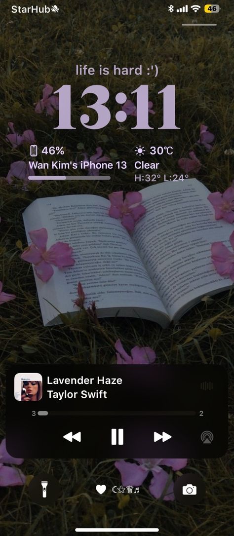 Lock Screen Widget Aesthetic, Wallpaper Look Screen, For Lock Screen, Books And Pens Photography, Ios Screen, Minimalist Wallpaper Phone, Organize Phone Apps, Theme Iphone, Iphone Lock Screen