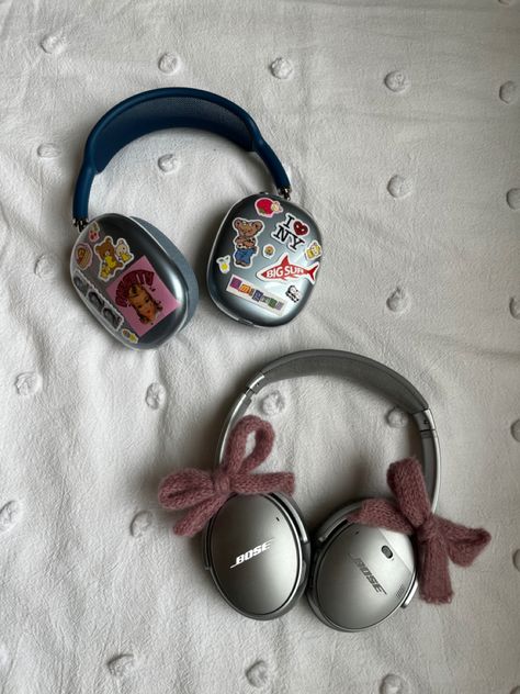 @isaaschlegel Headphones Decoration Aesthetic, Headphone Attachment Aesthetic, Angel Headphones, Soundcore Headphones, Headphone Decoration, Soundcore Earbuds, Apple Headphone, Cute Headphones, Tech Aesthetic