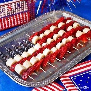 Incorporate a flag motif if you’re artistic like that. | 31 Last-Minute Fourth Of July Entertaining Hacks Red White And Blue Desserts, Fruit Skewers, Blue Desserts, Fruit Kabobs, 4th Of July Desserts, Fourth Of July Food, Strawberry Blueberry, Munnar, Snacks Für Party