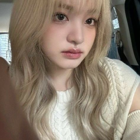 liz pook Ive Liz, Hair Icon, Like Subscribe, Girl Icons, Blonde Girl, Kpop Girl Groups, Boyfriend Pictures, Maquillaje De Ojos, Korean Girl