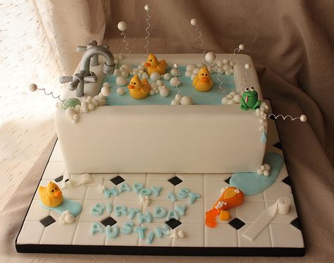 Bath tub cake with rubber duckies by Andrea's SweetCakes, via Flickr Rubber Duck Cake, Tub Cake, Rubber Ducky Cake, Rubber Ducky Party, Sweet Sugarbelle, Duck Cake, Cake Wrecks, Rubber Duckies, Childrens Birthday Cakes