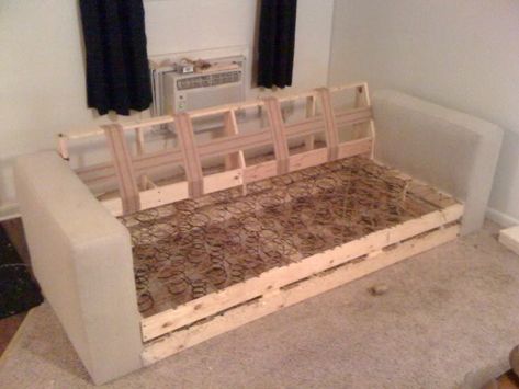 How to build a sofa Sofa Frame Construction, Build Your Own Couch, Build A Sofa, Built In Couch, Built In Sofa, Building Furniture, Diy Couch, Diy Sofa, Diy Holz