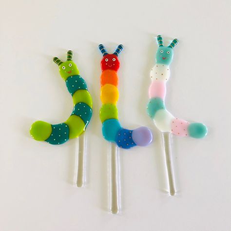 Rainbow Caterpillar, Fused Glass Rainbow, Fusion Studio, Diy Shutters, Plant Stakes, Glass Fusion Ideas, Fused Glass Artwork, Plant Pot Decoration, Fused Glass Ornaments