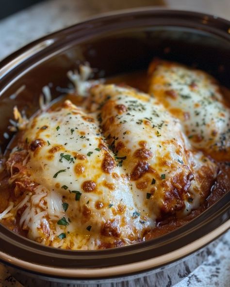 Seriously a household fave! We can't get enough of this one! Shredded Mozzarella Recipes Easy Dinners, Crock Meals Easy, Chicken 1 Pot Meals, Crockpot Meat Meals, Crock Pot Chicken Marinara, Slow Cooker Chicken Marinara, What To Do With Fresh Mozzarella, Recipes That Use Fresh Mozzarella, Italian Chicken In Crockpot