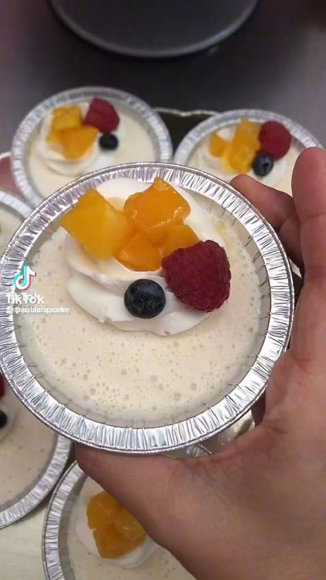 Mexican Fruit, Dessert Cups Recipes, Fruit Cup, Gelatin Recipes, Mexican Dessert Recipes, Mexican Food Recipes Easy, Easy Baking Recipes Desserts, Food Videos Desserts, Easy Baking Recipes