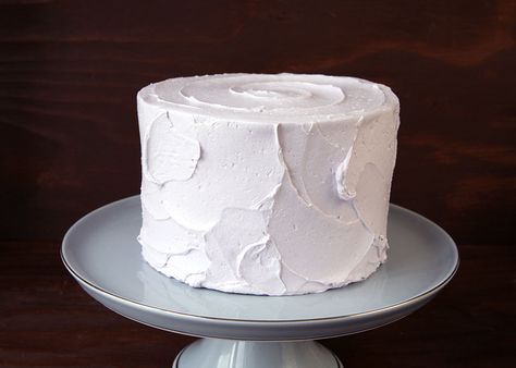 Cake It Pretty: Easy Textured Buttercream Cakes — Style Sweet Wedding Cakes Buttercream, Buttercream Techniques, Textured Buttercream, Fondant Flower Cake, Wedding Cake Prices, Frosting Techniques, Icing Techniques, Ice Cake, Buttercream Wedding Cake