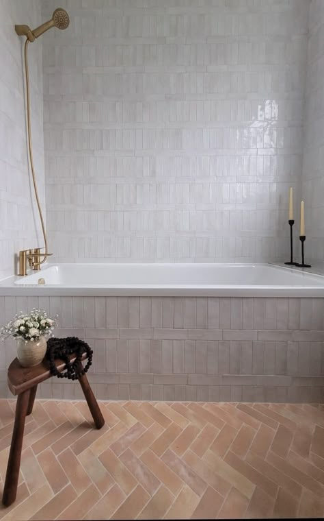 Bathroom Tile Ideas Natural, Terracotta White Bathroom, Non Tiled Bathroom, Organic Tile Bathroom, Tiled In Bath, Texture Bathroom Tiles, Brick Tile Bathroom, Terracotta Bathroom Ideas, Bathroom Tiles White