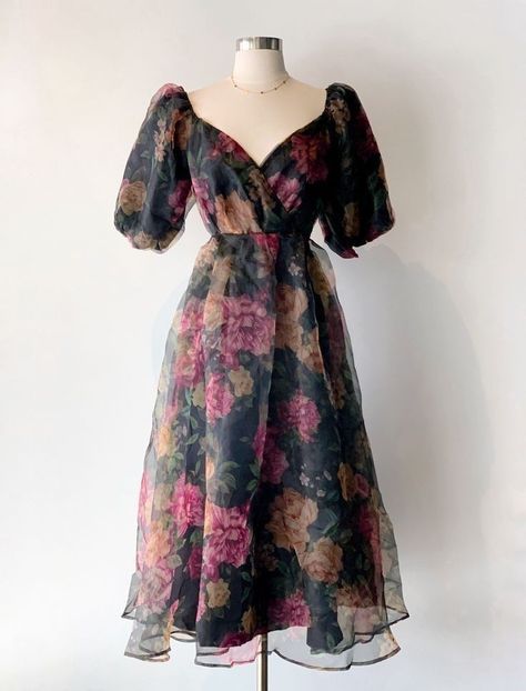 Simple Frock Design, Floral Dress Outfits, Long Frock Designs, Floral Dress Design, Simple Frocks, Stylish Short Dresses, Desi Fashion Casual, Modest Dresses Casual, Fancy Dresses Long