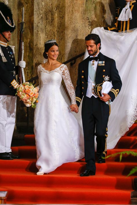 Image Sweden Wedding, Sofia Of Sweden, Royal Wedding Gowns, Princess Sofia Of Sweden, Prince Carl Philip, Royal Wedding Dress, Royal Brides, Princess Sofia, Princesa Diana