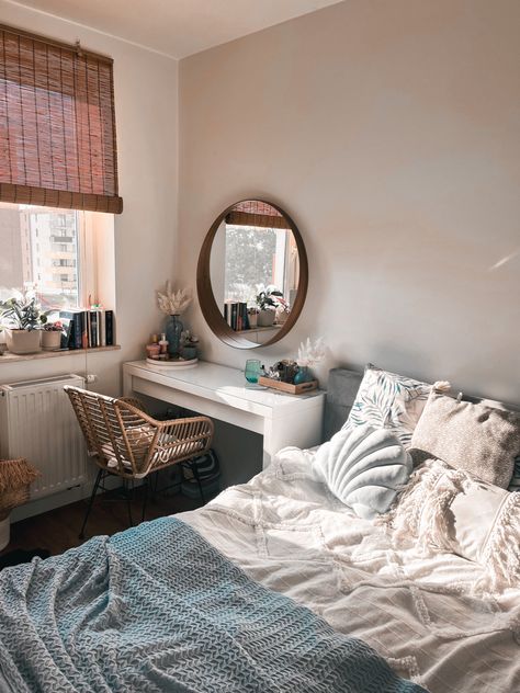 Simple Bedroom Ideas Blue, Blue And Brown Bedroom Ideas, Blue Boho Room, Light Blue Bedroom Aesthetic, Boheme Bedroom, Boho Blue Bedroom, Cozy Bedroom Blue, Blue And Beige Bedroom, Blue And Brown Bedroom