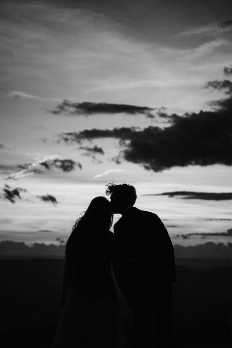 Profile Picture Dark, Love Profile, Picture Dark, Love Profile Picture, Disney Movie Art, Black And White Couples, Love Couple Wallpaper, Cover Wattpad, Black And White Picture Wall