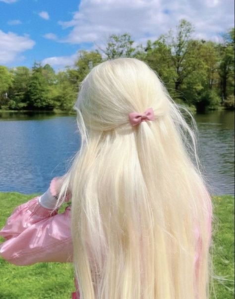 Luscious Hair, Kawaii Hairstyles, Pretty Hair Color, Platinum Blonde Hair, Hair Dye Colors, Hair Inspiration Color, Long Blonde Hair, Dream Hair, Great Hair