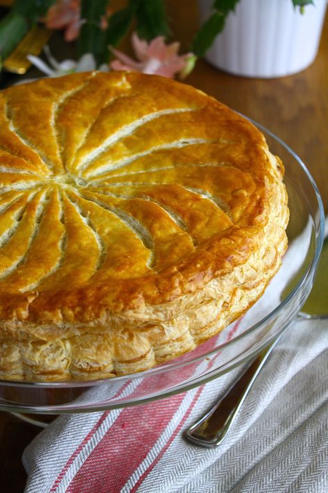 A delicious treat for Three Kings' Day: a galette des rois filled with frangipane, a cream made with almonds. Click for the recipe #enrilemoine #byenrilemoine #galettedesroisrecipe #kingscakerecipe  via @enrilemoine Three Kings Cake Recipe, Three Kings Cake, French Galette, Kings Cake, Galette Des Rois Recipe, King Cake Recipe, Puff Pastry Tart, Pastry Tart, Puff Pastry Sheets