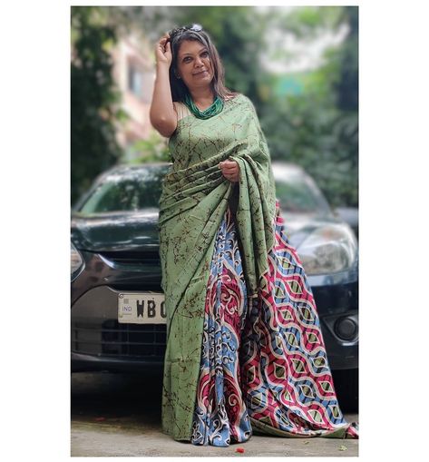 Kakali Biswas on Instagram: “Went downstairs today after ages to get some pictures clicked. And of course it felt good ! Some change in the background thankfully. But…” Batik Saree, Batik Art, Change In, Indian Sarees, Fabric Painting, Cotton Saree, Some Pictures, Saree Blouse, Beautiful Hand