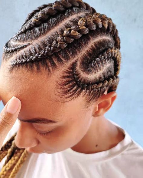 Feeder Braids Hairstyles, Cornrow Patterns, Cute Cornrows, Cornrow Hairstyle, Faux Locs Braids, Hair Braid Patterns, Cornrows Natural Hair, Cornrows Braids For Black Women, Short Box Braids Hairstyles