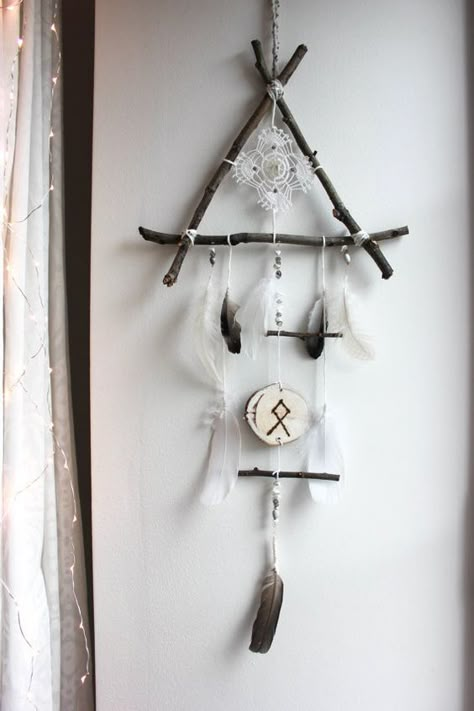 Nordic Shaman, Viking Pagan, Atrapasueños Diy, Viking Decor, Wiccan Crafts, Pagan Decor, Wiccan Decor, Pagan Crafts, Dream Catcher Craft