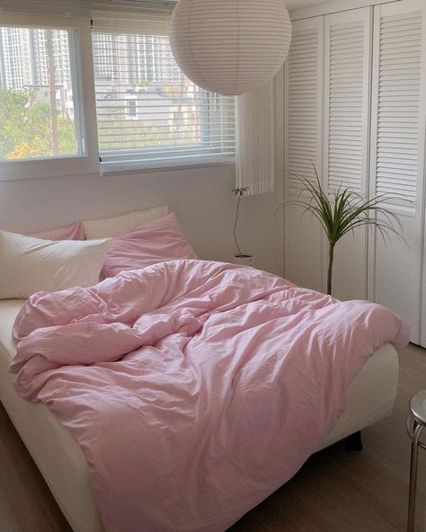 Pastel Pink Bedding Aesthetic, Pink Pilates Bedroom, Light Pink Bedding Aesthetic, Cute Rugs For Bedrooms Fluffy, Pink Room Inspo Minimalist, Pastel Pink Home Decor, Pink Silk Bedding Aesthetic, Preppy Minimalist Room, Pink Minimalist Room