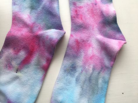 Stocking filler Socks- Tie Die Socks set of 2 pairs - great present and stocking filler Diy Tie Dye Shirts, Tie Dye Socks, Batik Art, Tie Dye Diy, Tie Dye Sweater, Unique Hoodies, Tshirt Bag, Tie Dye Shirts, Stocking Filler