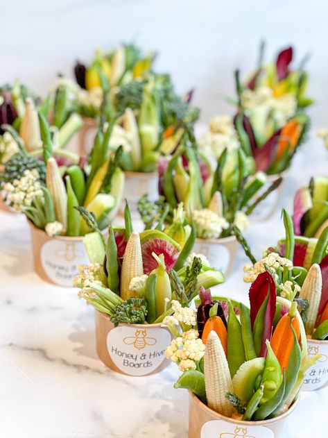 Crudités Cups (dozen) | Honey and Hive Boards Individual Fruit Cups, Charcuterie Vegan, Vegetarian Charcuterie, Vegan Baby Shower, Hummus Cup, Appetizers Vegan, Hummus Appetizers, Appetizers Vegetarian, Vegetable Cups