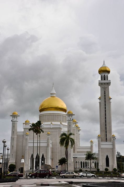 Omar Mosque, Brunei Brunei Travel Destinations Honeymoon Backpack Backpacking Vacation Budget Bucket List Wanderlust #travel #honeymoon #vacation #backpacking #budgettravel #offthebeatenpath #bucketlist #wanderlust #Brunei #exploreBrunei #visitBrunei #seeBrunei #discoverBrunei #TravelBrunei Brunei Travel, Vacation Budget, Bandar Seri Begawan, Best Place To Visit, Jungle Photography, Adventure Tourism, Budget Vacation, Beautiful Mosques, Travel Map