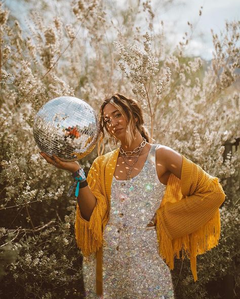 Mallory Joy 🌙 on Instagram: “Coachella is basically a disco in the desert ✨⚡️ @revolve #revolvefestival 📸: @memorycardfull” Modern Disco Outfit, Disco Desert, Disco Photoshoot, Desert Disco, Western Photoshoot, Creative Shoot, Slay All Day, Disco Outfit, Fall Feels