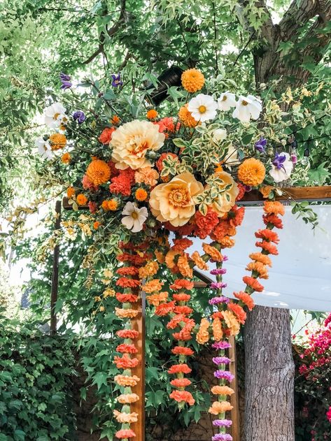 Carnation Garland, Marigold Wedding, Jewish Wedding Traditions, Floral Installation, Flower Installation, Event Floral Design, Floral Garland, Flower Garlands, Spring Flower