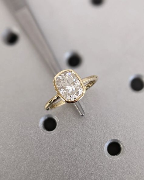 ✦ The Ring Shown in the Picture Holds a Beautiful 2.0 CT Cushion Cut F-Color, VS1-Clarity CVD Lab Grown Diamond. ✦ Main Stone Details✧ Type: CVD Lab Grown Diamond✧ Shape: Elongated Cushion Cut✧ Weight: 1.0 I 2.0 I 3.0 CT ✦ All the CVD Lab Grown Stones are IGI Certified and Certificate will be provided with the order.✦ Ring Details✧ Metal: Gold (10KT, 14KT, 18KT)✧ Metal Tone: Yellow, White, Rose Bezel Engagement Ring Cushion, 1.5 Ct Cushion Engagement Ring, Bezel Elongated Cushion, Elongated Cushion Bezel Engagement Ring, Elongated Cushion Bezel, Cushion Cut Bezel Engagement Ring, Cushion Cut Engagement Ring And Band, 2 Carat Engagement Rings, Bezel Setting Engagement Ring