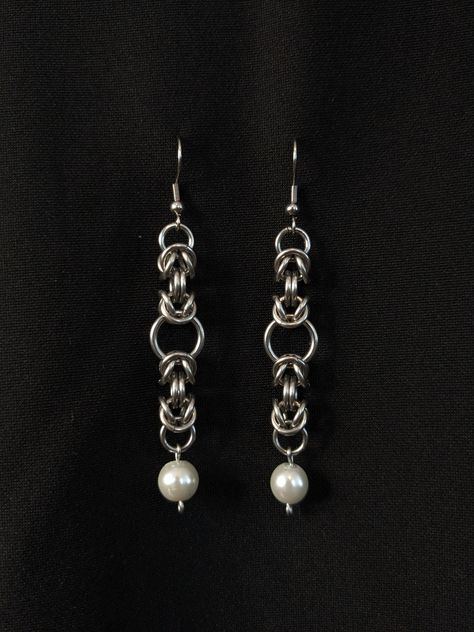 "Chainmaille and pearl earrings, made with 3/16\" and 5/16\" stainless steel rings, stainless steel hooks, and glass costume pearls." Chainmail Patterns Earrings, Chainmail Jewelry Tutorial, Chainmaille Patterns, Chain Mail Earrings, Chainmaille Jewelry Patterns, Chain Maille Patterns, Chainmail Earrings, Chainmaille Tutorial, Chainmaille Earrings