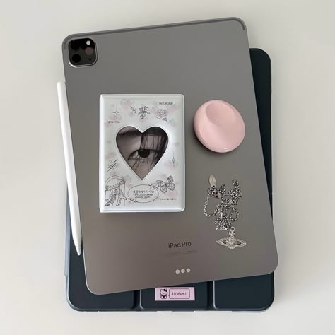 Enhypen Photocard Aesthetic, Ipad Case Aesthetic, Grey Ipad, Photocard Aesthetic, Enhypen Photocard, Case Aesthetic, What In My Bag, Ipad Pro, Art School