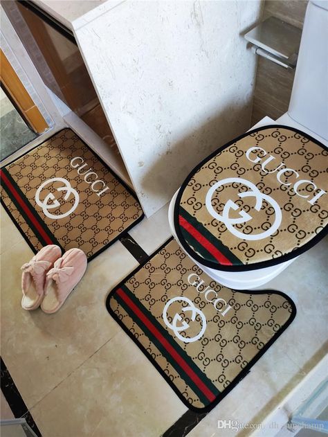 Chanel Bathroom, Gucci Bedding, Luxury Window Curtains, Plastic Shower Curtain, Bathroom Mat Sets, Minimalist Bedroom Design, Bathroom Bath Mats, Indoor Door Mats, Indoor Doors