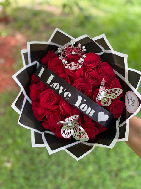 Anniversary gift ideas, bouquet ideas, 25 roses, i love you Mother’s Day Bouquet Ideas, Forever Rose Bouquet, Eternal Rose Bouquet Ideas, Gift Ideas Bouquet, Eternal Bouquet Ideas, Ramo Ideas, Eternal Flower Bouquet, Flowers With Ribbon, Black Rose Bouquet