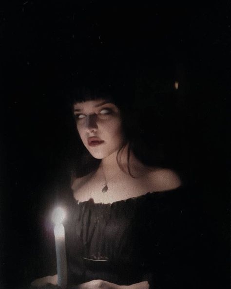 Spooky Mirror Photoshoot, Vampire Inspired Photoshoot, Spooky Aesthetic Photoshoot, Halloween Portrait Ideas, Witchy Self Portrait, Goth Portrait Photography, Halloween Photoshoot Aesthetic, Halloween Inspired Photoshoot, Evil Queen Photoshoot