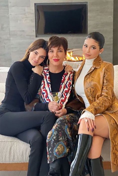 Kylie And Kris Jenner, Kardashian Family Photo, Mother Daughter Photography Poses, Kylie Jenner Outfits Casual, Kardashians Jenner, Kendall Jenner Face, Kendall Jenner Video, Hairspray Live, Looks Kylie Jenner